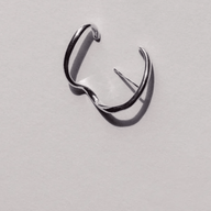 Kosa Earring - (SINGLE: RIGHT) - Farmatuur