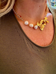 Pansy Gold Necklace with Pearls